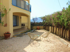 Apartamento acogedor con jardín y terraza, a 150 m de la playa, equipado con A/C, para 5 personas - HISP-228-426